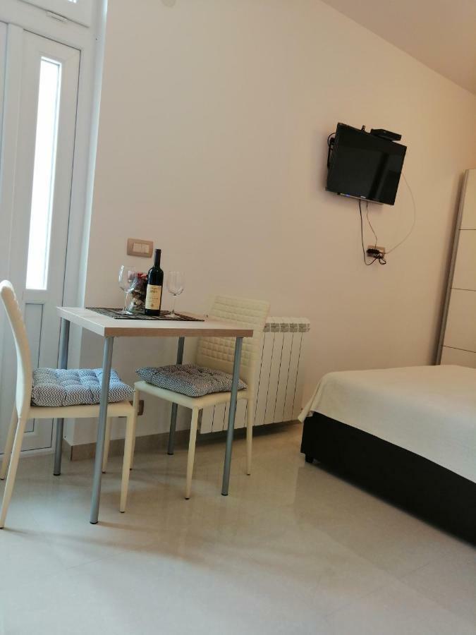 Studio Apartman Irena 2 Bijela Zewnętrze zdjęcie